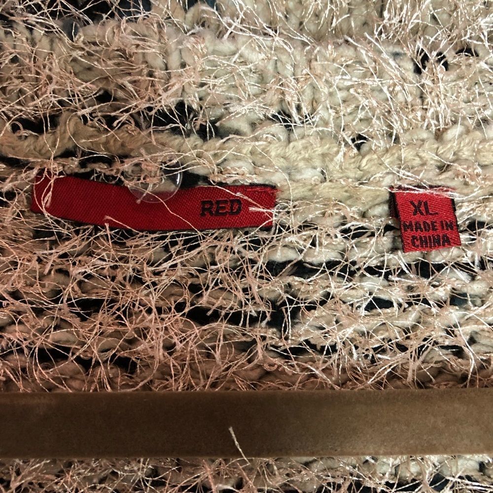 Red sweater - Picture 3 of 6